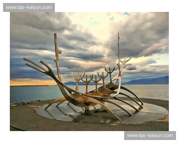 塞伊奈vs雷克雅：冰岛双城记，一场关于极致风光的诗意对决